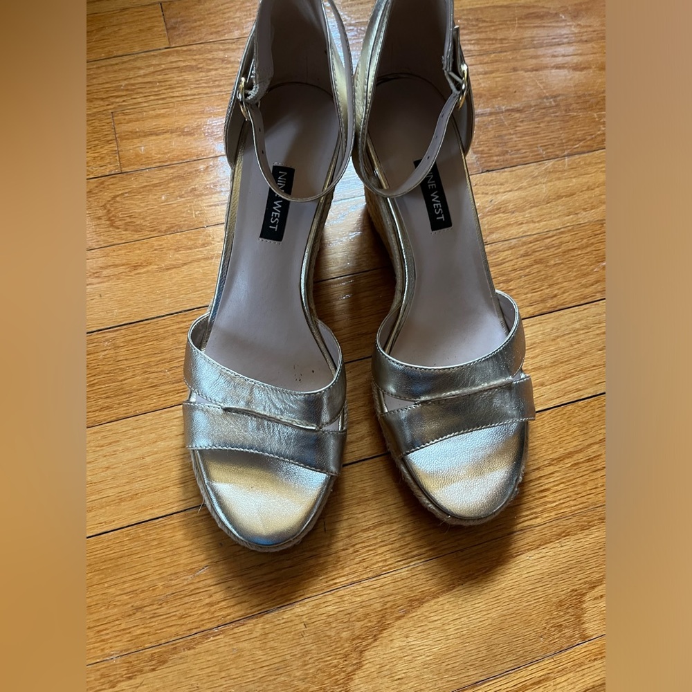 Nine West espadrille wedge in gold